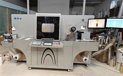 Digitalni folijski stroj za tiskanje nalepk in nalepk v zvitkih